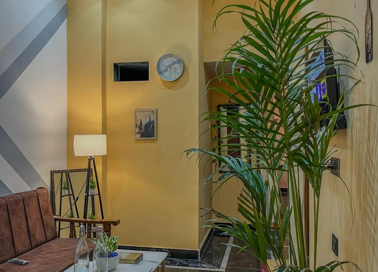Homestay In Varanasi Near Ghats By The Holy Meander Hotel