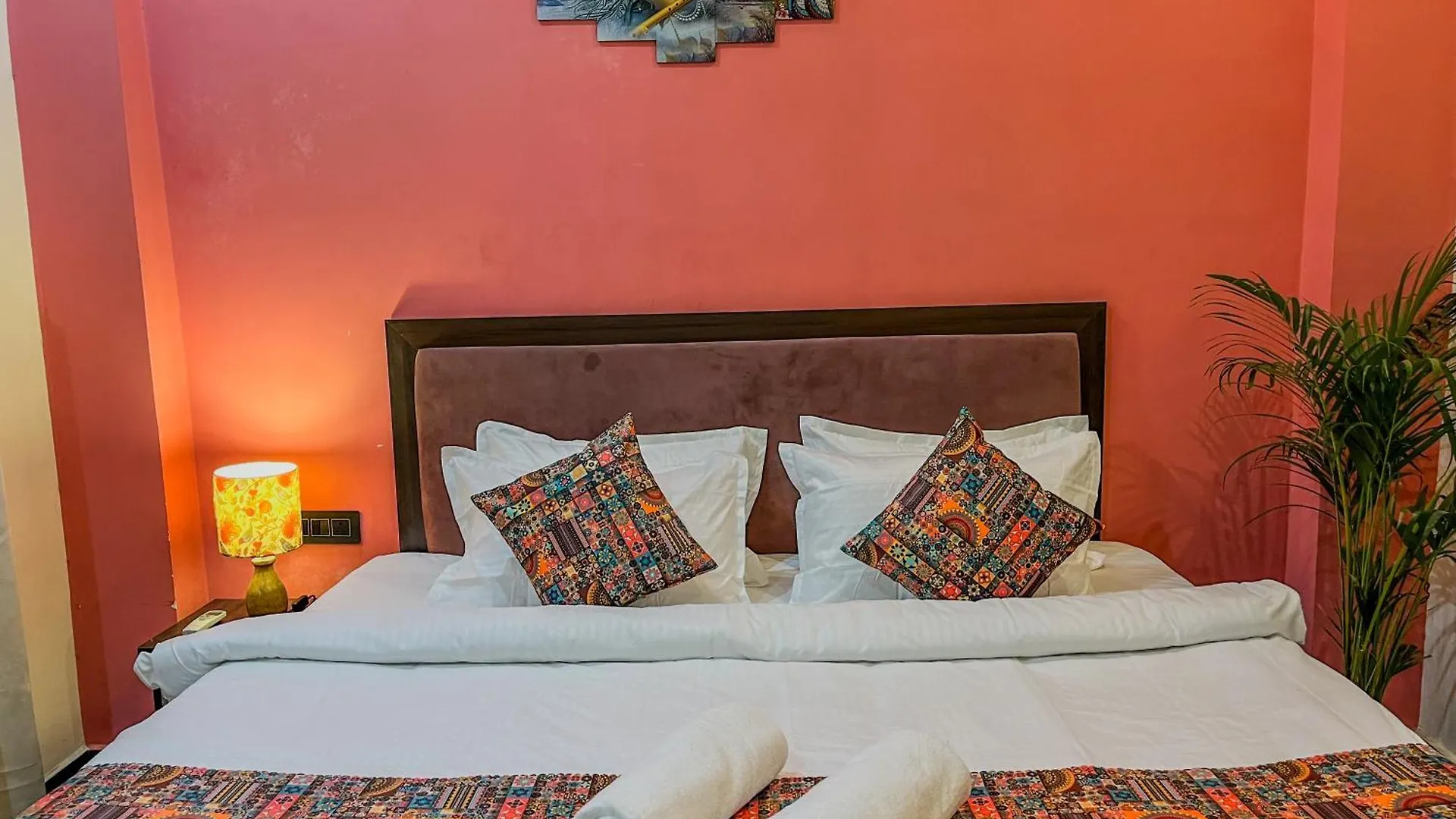 Homestay In Varanasi Near Ghats By The Holy Meander Hotel